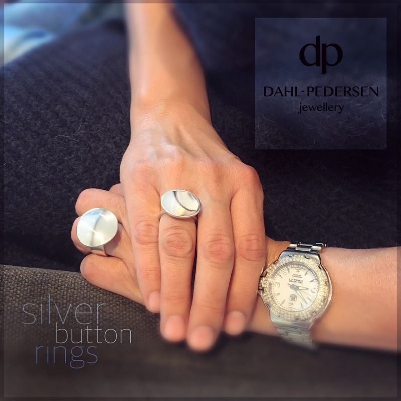 Silver button ring round