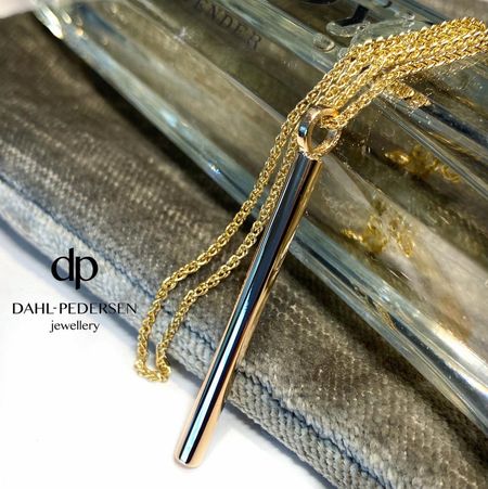 Gullpinne halssmykke